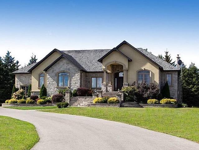 Stunningly Finished Custom built Large Bungalow