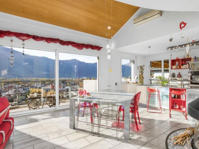 STUPENDA VILLA 6.5 LOCALI CON VISTA PANORAMICA A BELLINZONA