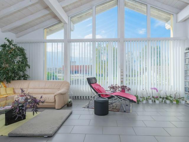 STUPENDA VILLA 8.5 LOCALI CON GIARDINO E GROTTO A GIUBIASCO