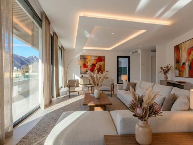 STUPENDA VILLA VISTA LAGO CON POSTO BARCA A BRUSINO ARSIZIO