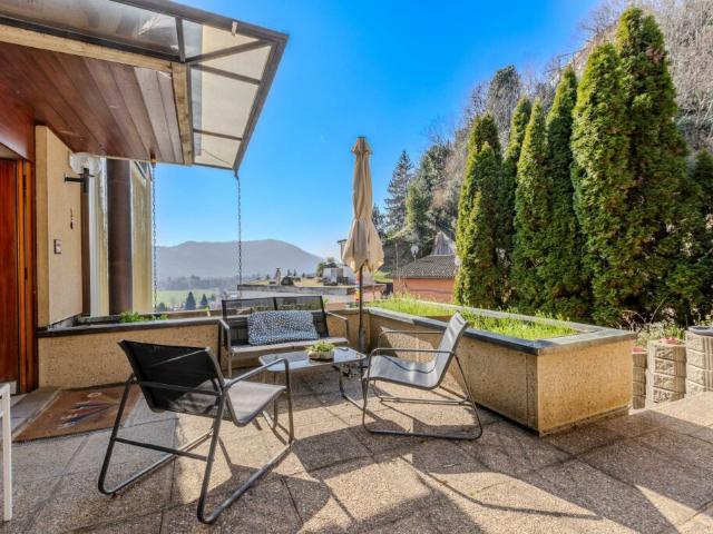 STUPENDA VILLA GEMELLA 5.5 CON VISTA LAGO PARZIALE AD AGNO