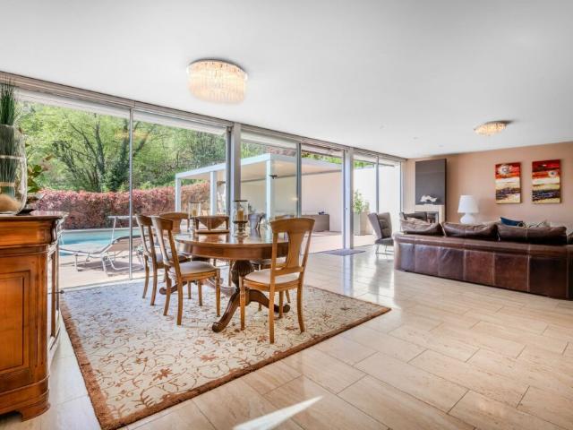 STUPENDA VILLA NEL VERDE CON PISCINA VISTA LAGO A CARONA