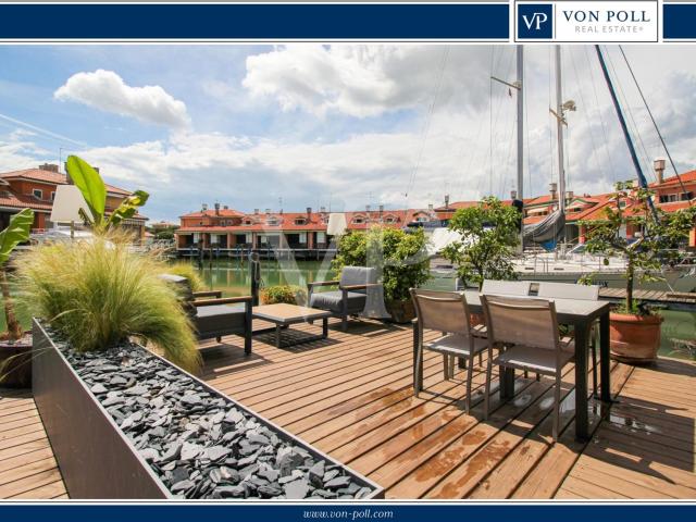 Stupenda casa con terrazza sull'acqua ristrutturata nel 20. 126m² Caorle