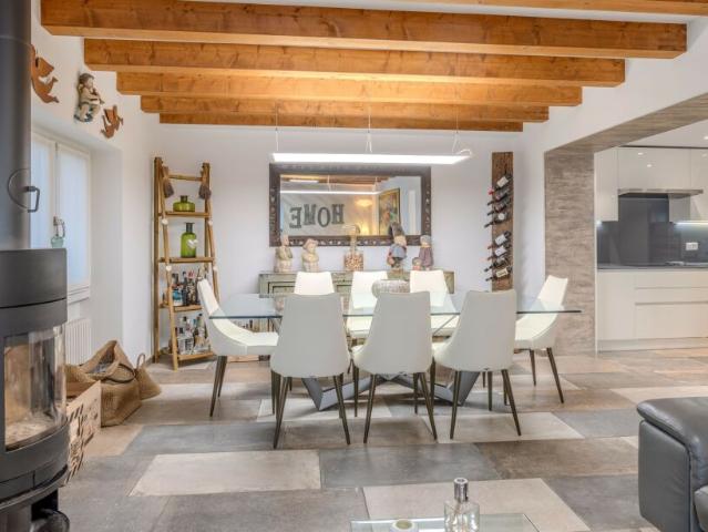 STUPENDA E AMPIA VILLA DI CHARME DI 5.5 LOCALI A MELIDE
