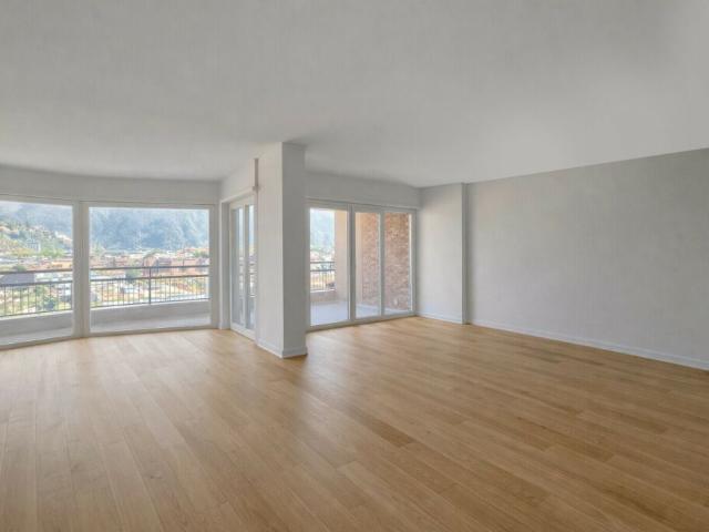 STUPENDO 4.5 LOCALI IN ZONA CENTRALE VISTA LAGO A LUGANO