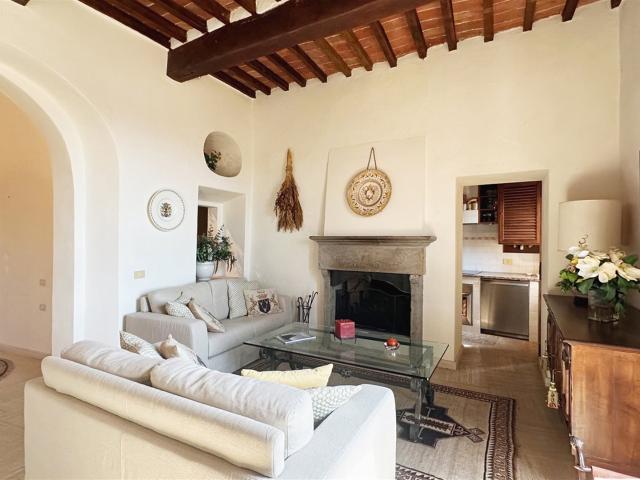 Stupendo Appartamento Ristrutturato con 2 Camere da Letto, U. 120m² Montepulciano