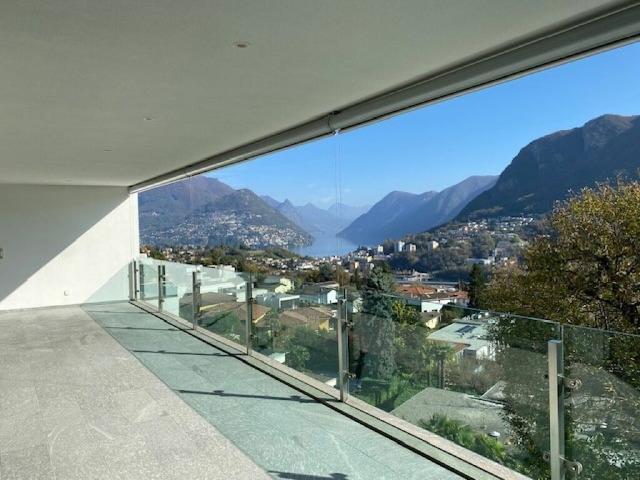 Stupendo e ampio attico con vista sul Lago di Lugano