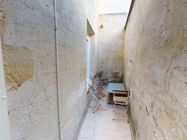 Stupendous double bedroom in Capucins Victoire