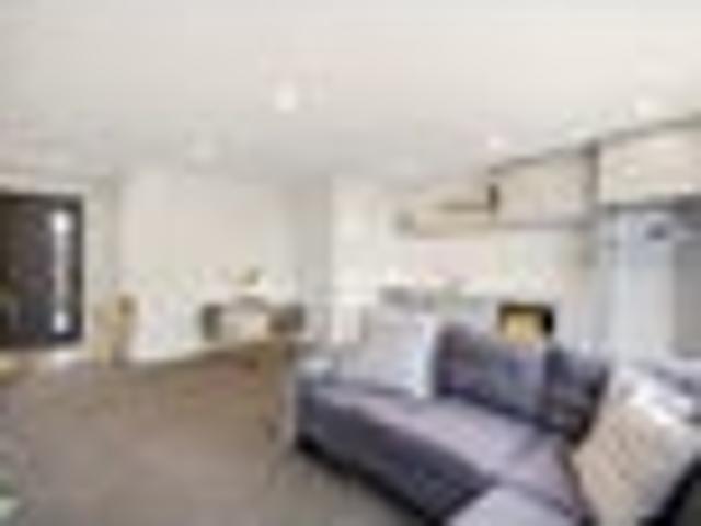 Styish, Sunny and Single Level