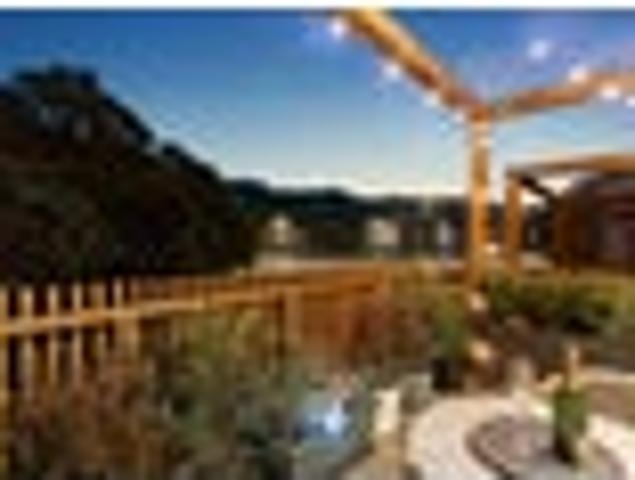Style & Convenience Buyer Budgets $880k Plus