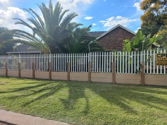 STYLE, CLASS AND COMFORT a real gem for a discerning family