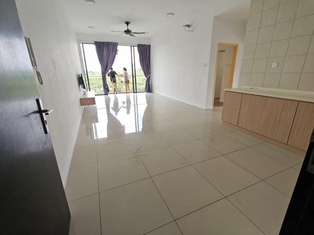 Style Living Condo Spacious 2B Unit for Sale Wateredge Apartment