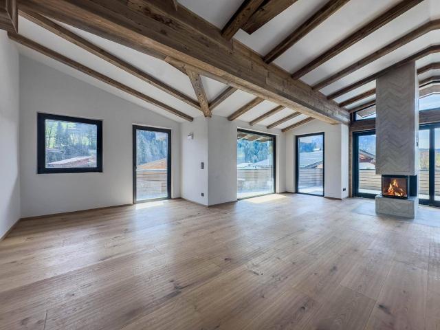 Stylische Luxus Dachgeschosswohnung mit Bergblick 05587