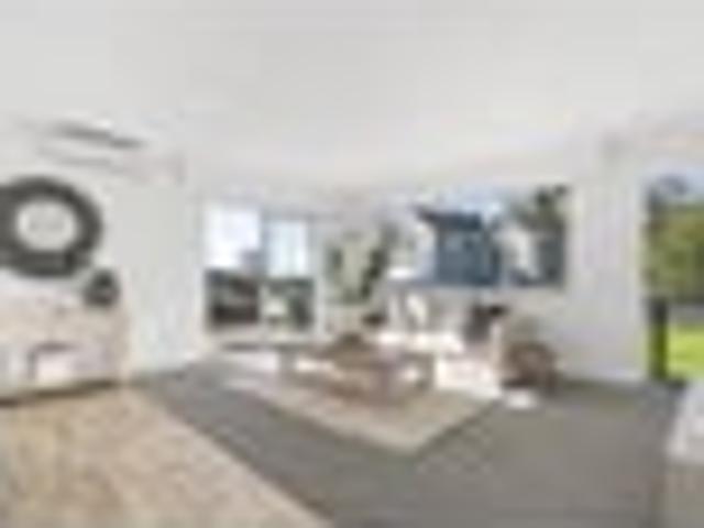 Stylish Makeover in Prestigious Neighbourhood