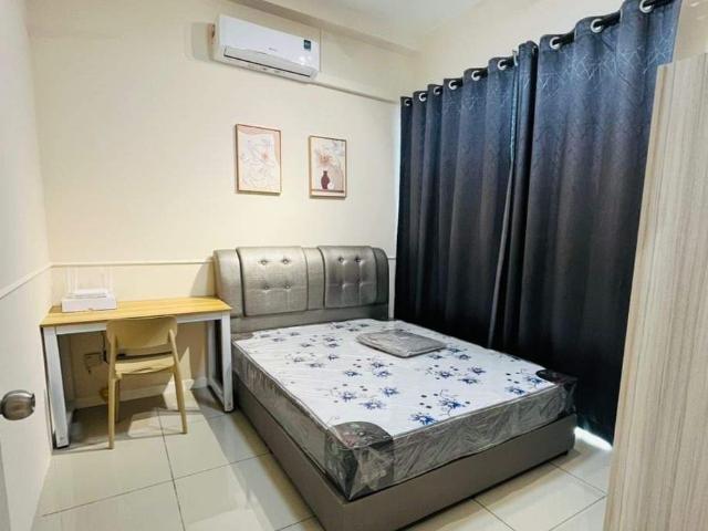 Stylish Middle Room with Balcony at Fortune Perdana Lakeside, Kepong