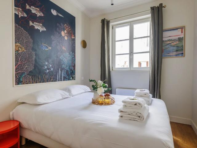 Stylish Mobility: Exquisite Apartment in Saint Germain des Prés, Paris Amsterdam Apartments for Rent