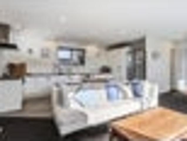 Stylish, Modern And Sun Soaked!