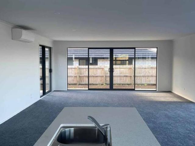 Stylish, Modern, Near New Build