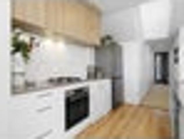 Stylish, Near New Living in Cambridge East