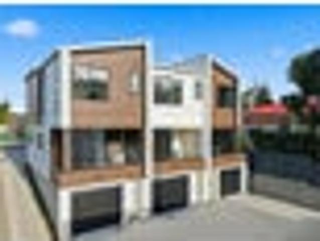 Stylish New Homes, Reserve Setting