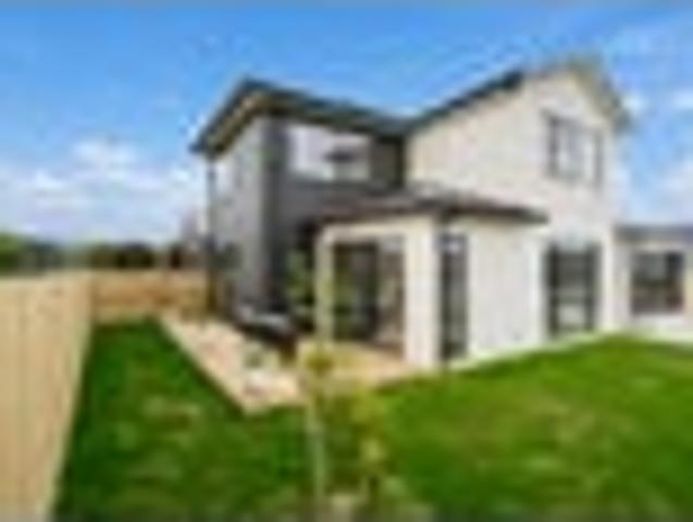 Stylish New Living with Sun & Views