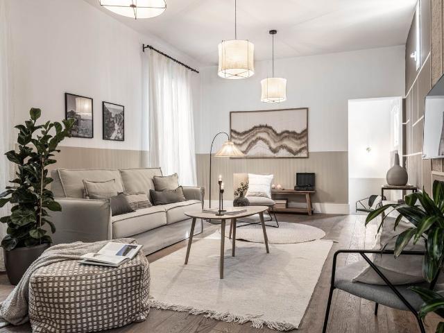 Stylish One Bedroom Apartment in Centro with Private Office and Modern Interiors, Madrid Amsterdam Apartments for Rent