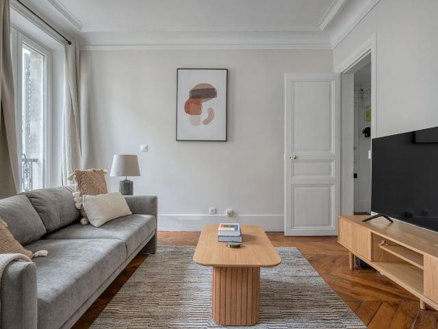 Stylish One Bedroom Apartment in Paris Ternes, Paris Amsterdam Apartments for Rent