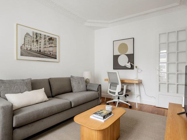 Stylish One Bedroom Retreat in Paris