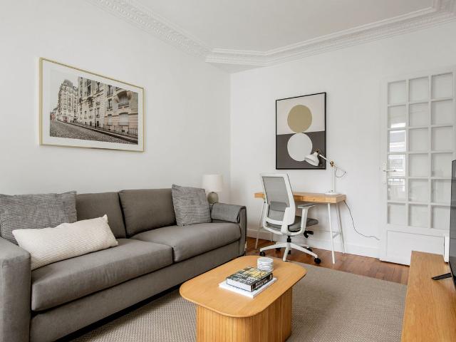 Stylish One Bedroom Retreat in Paris, Paris Amsterdam Apartments for Rent