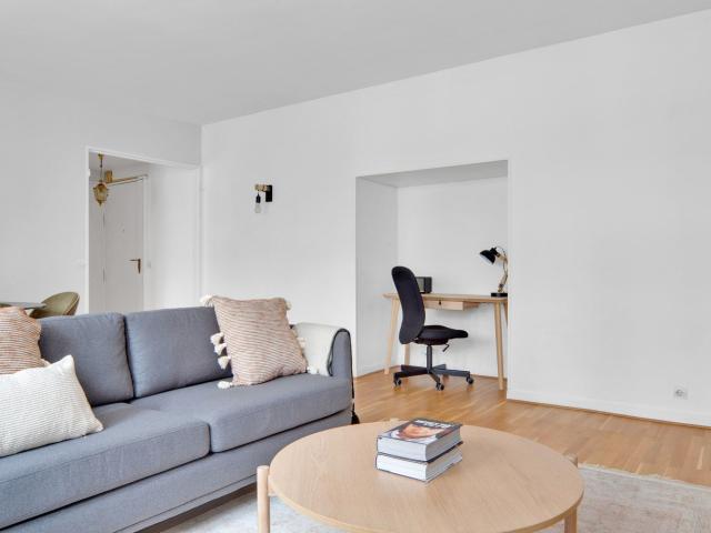 Stylish Auteuil Apartment: Your Parisian Retreat