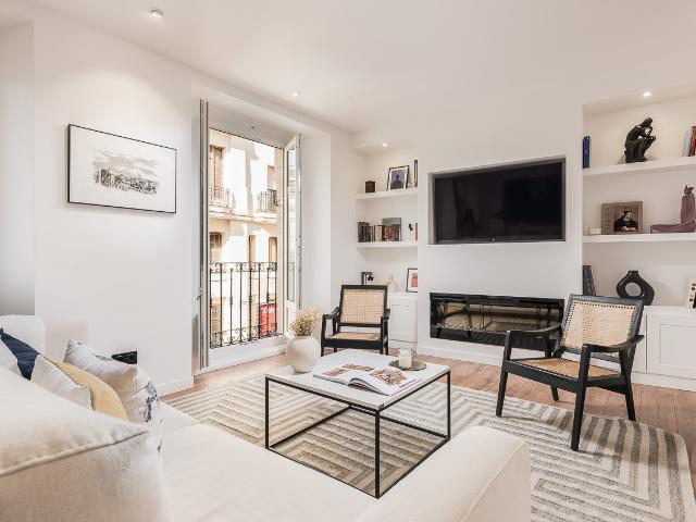 Stylish and modern apartment for rent in the heart of Madrid