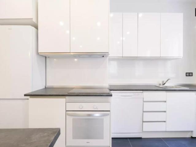Stylish and spacious 2 bedroom apartment for rent in Chamberí