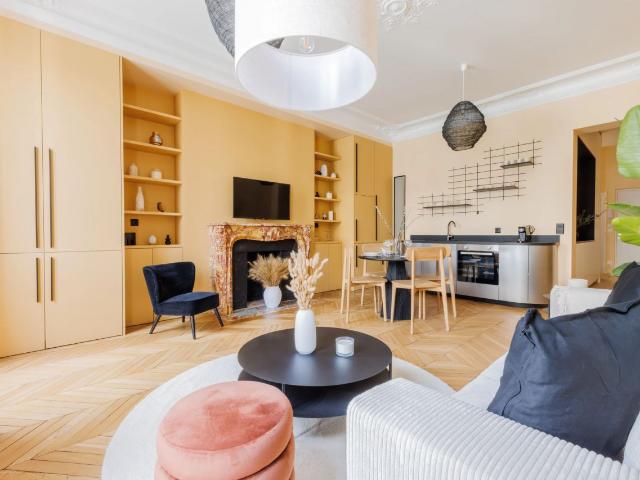Stylish and spacious apartment Montmartre, Paris Amsterdam Apartments for Rent