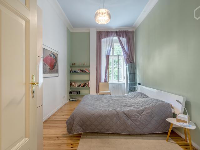 Stylish apartment with own garden and all new furniture/kitchen. Fabulous location right by Charlottenburg Castle & park