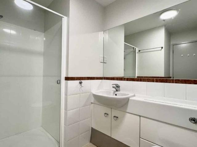 Stylish CBD Studio Living in the Iconic Connaught Building