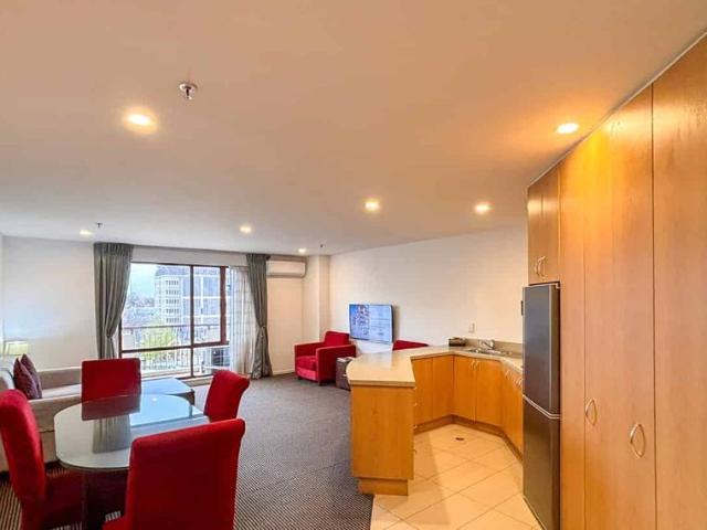 Stylish Central City Living!
