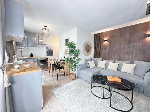 Stylish & Chic Duplex near Eiffel Tower