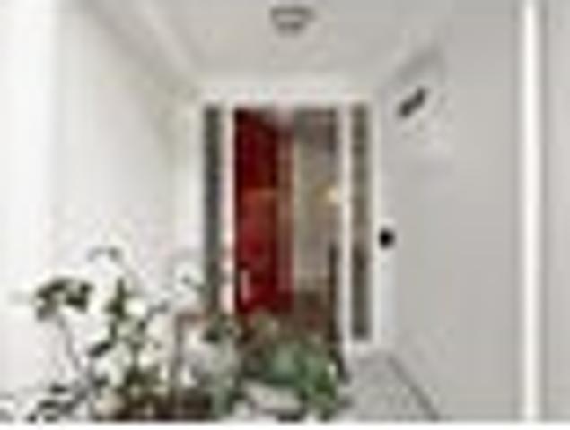 Stylish City Fringe Townhouse by Alan Minty
