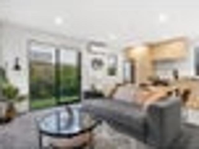 Stylish Coastal Living Fully Furnished