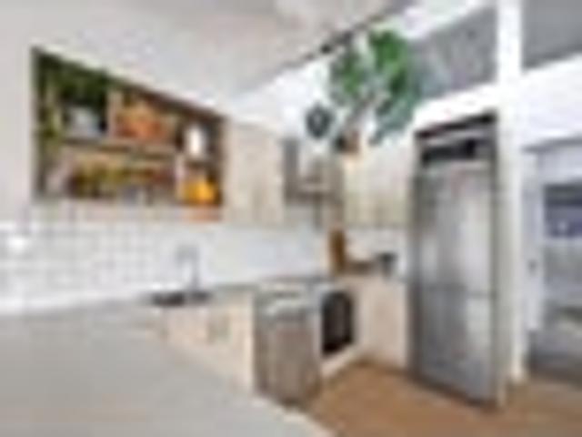 Stylish Coastal Living Plus Private Guest Wing