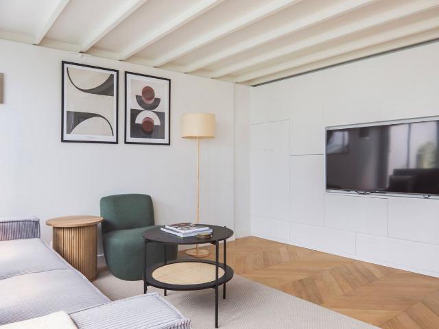 Stylish Duplex in the Heart of Paris, Paris Amsterdam Apartments for Rent