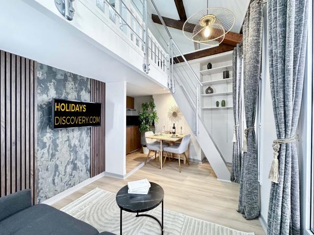 Stylish Duplex in Front of Buttes Chaumont