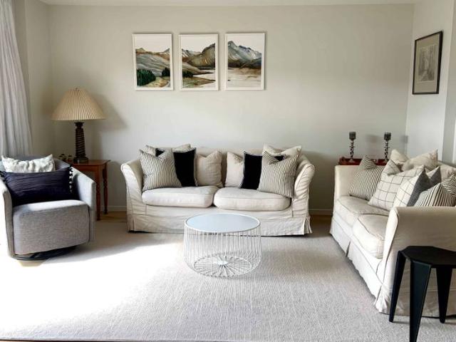 Stylish Executive Fully Furnished Townhouse in Prime Location!