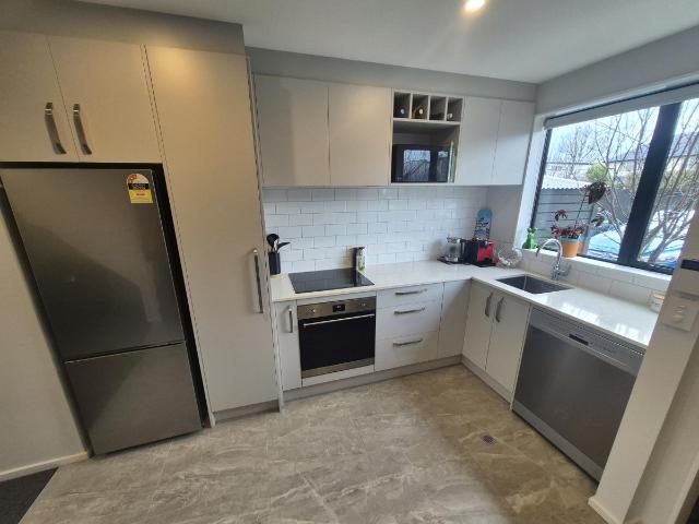 Stylish, easy care townhouse in a super convenient location 4/111 Edgeware Road, Saint Albans