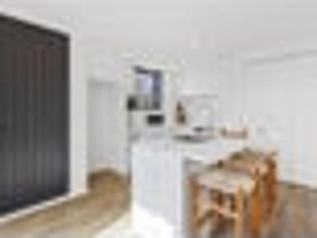 Stylish, Easy, FREEHOLD!