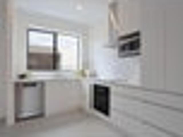 Stylish End Townhouse with Two Bedrooms & Parking