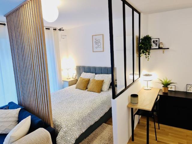 Stylish & Fully Equipped Studio with Sunny Terrace, Paris Amsterdam Apartments for Rent