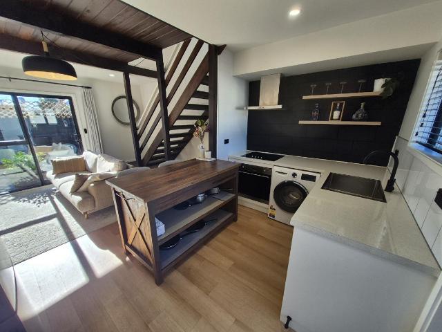 Stylish Fully furnished City Fringe Living 6/9 Sherborne Street, Saint Albans