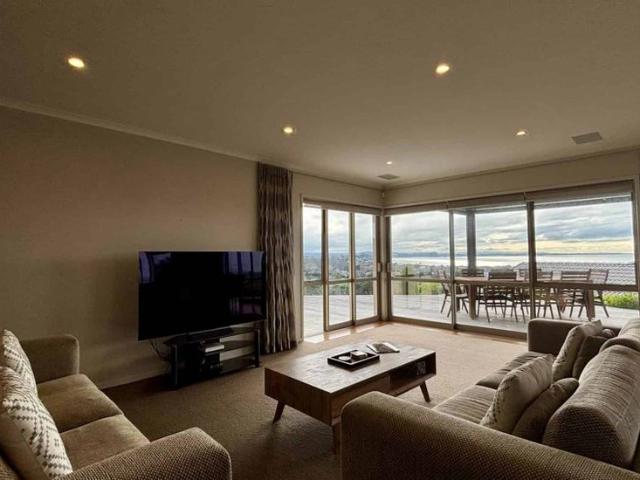 Stylish & Fully Furnished Family Home