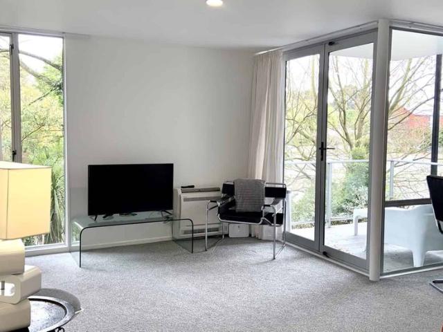 Stylish Fully Furnished Inner City Apartment in Prime Location!